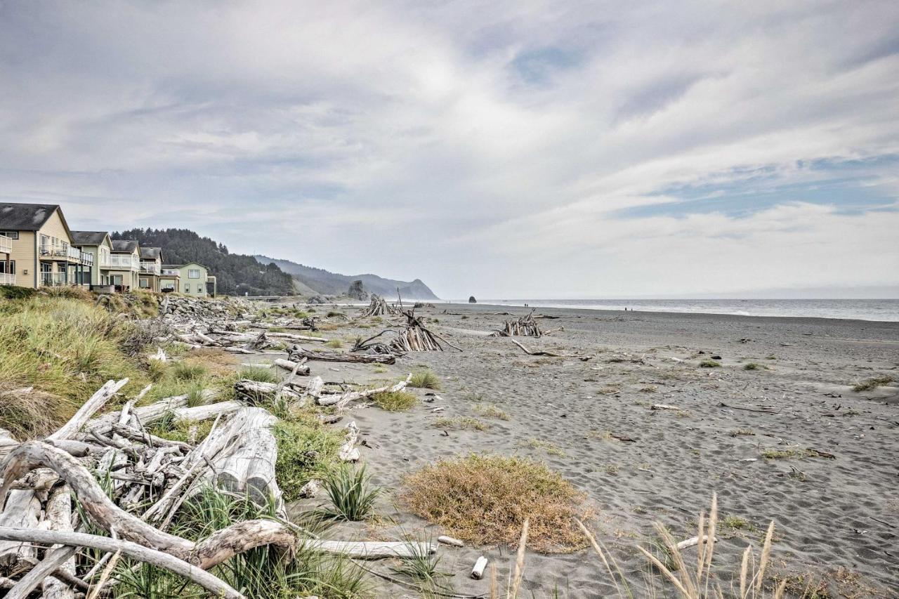 Quiet Waterfront Escape With Hot Tub And Beach Access! Gold Beach Zewnętrze zdjęcie