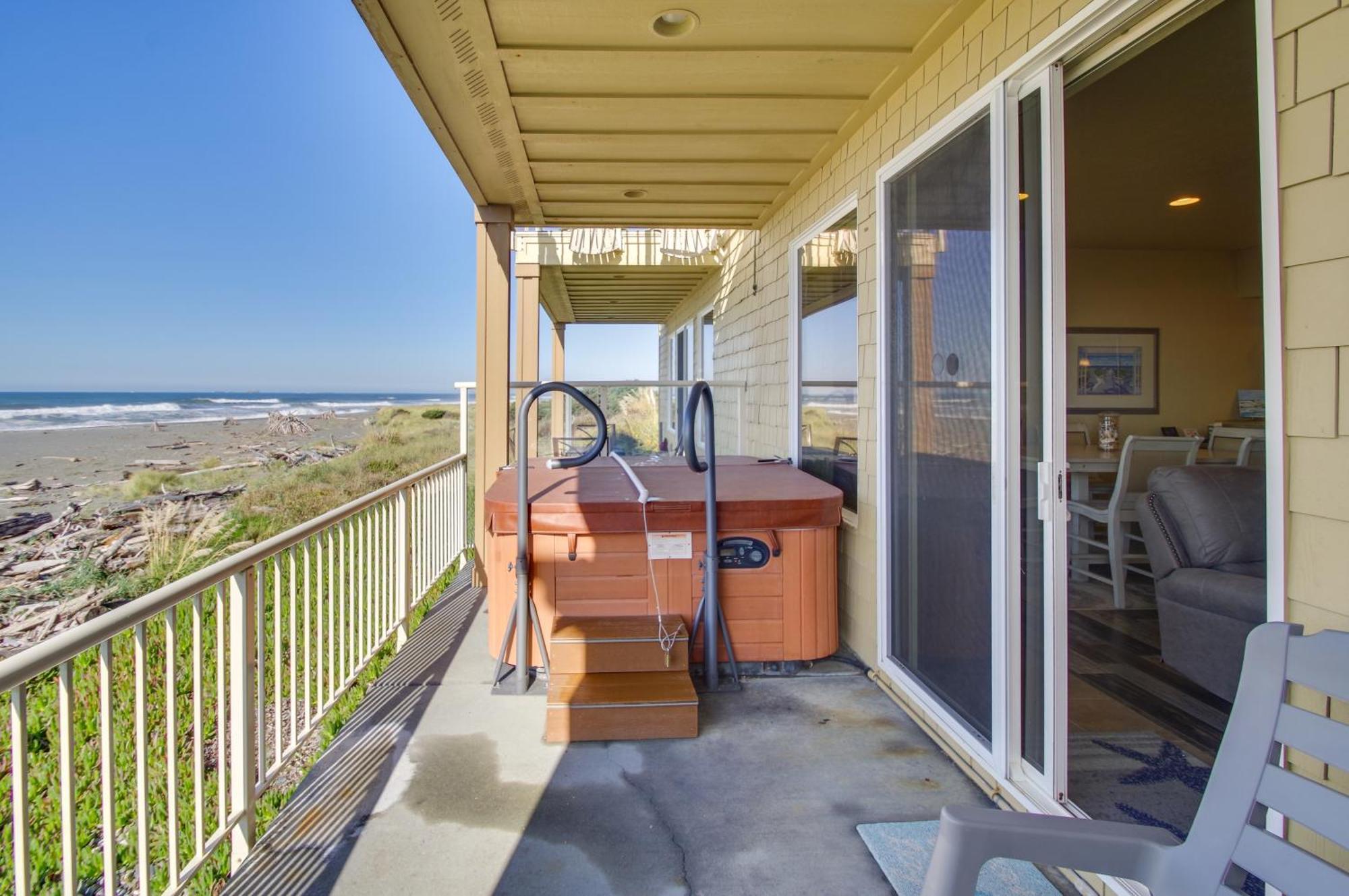 Quiet Waterfront Escape With Hot Tub And Beach Access! Gold Beach Zewnętrze zdjęcie