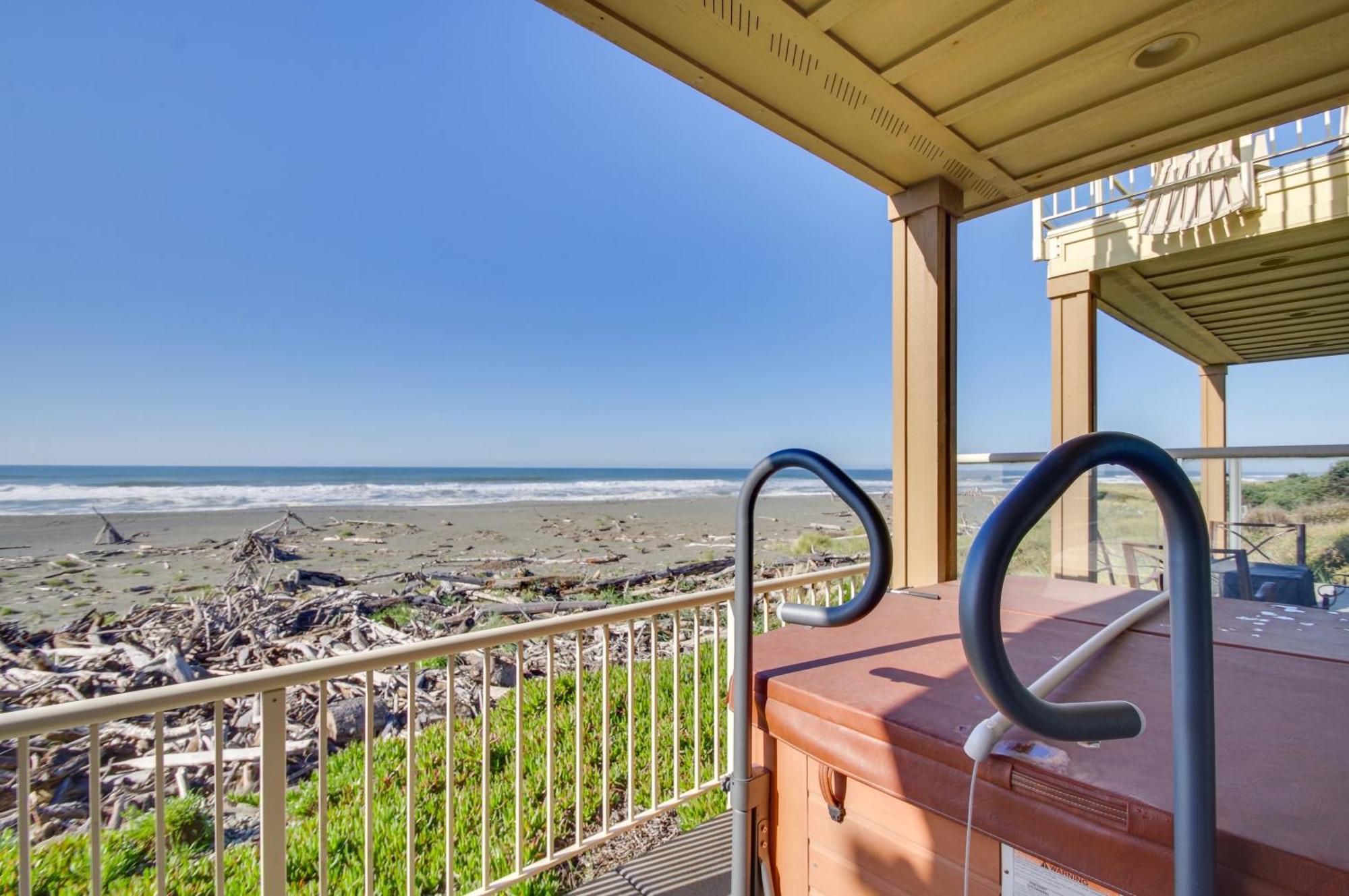 Quiet Waterfront Escape With Hot Tub And Beach Access! Gold Beach Zewnętrze zdjęcie