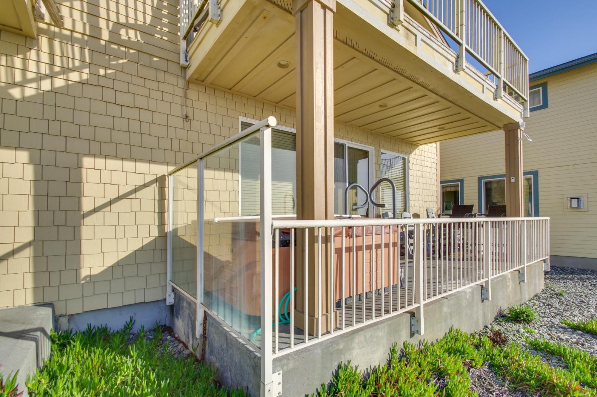 Quiet Waterfront Escape With Hot Tub And Beach Access! Gold Beach Zewnętrze zdjęcie