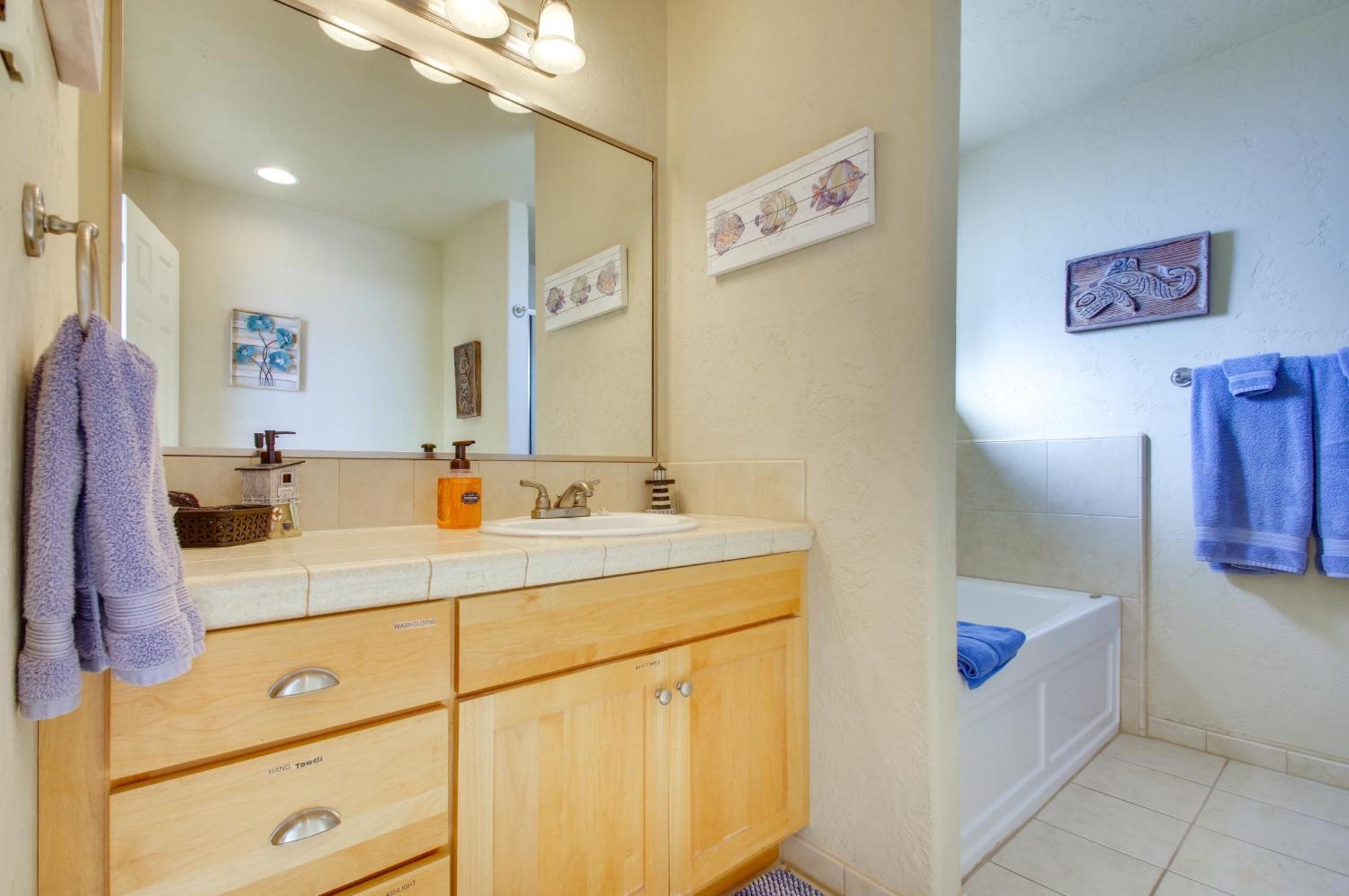 Quiet Waterfront Escape With Hot Tub And Beach Access! Gold Beach Zewnętrze zdjęcie