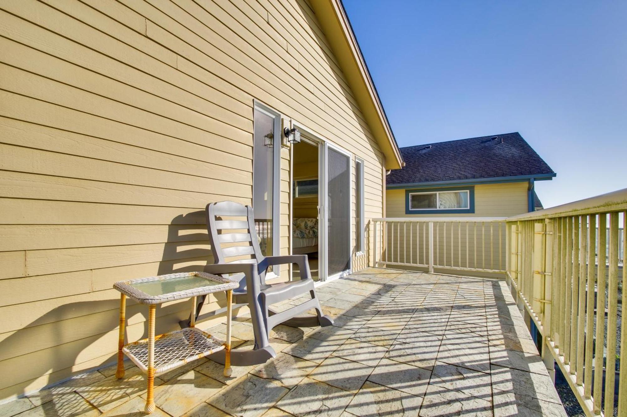 Quiet Waterfront Escape With Hot Tub And Beach Access! Gold Beach Zewnętrze zdjęcie