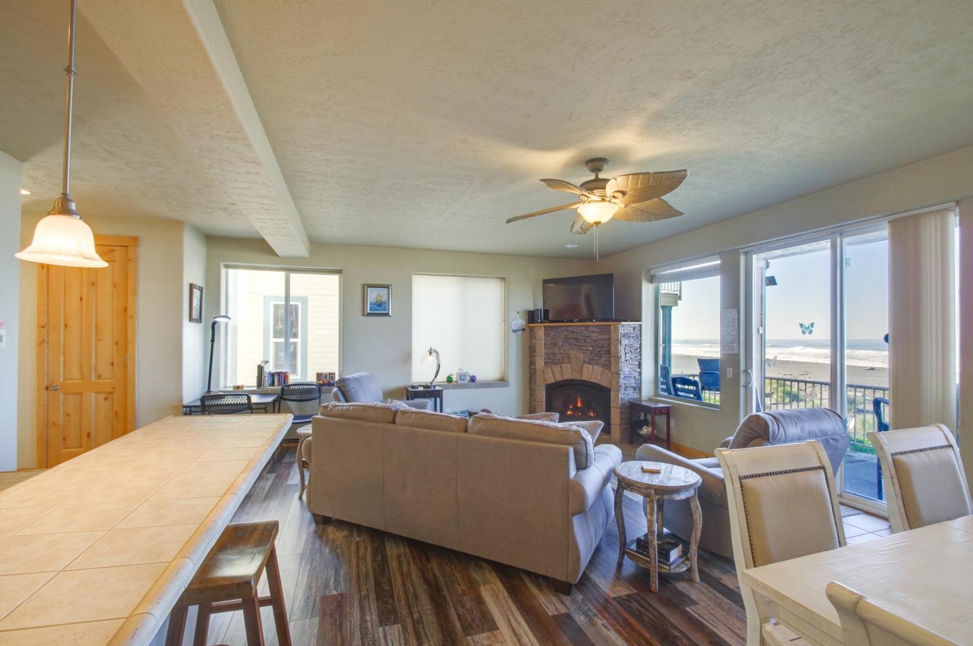 Quiet Waterfront Escape With Hot Tub And Beach Access! Gold Beach Zewnętrze zdjęcie