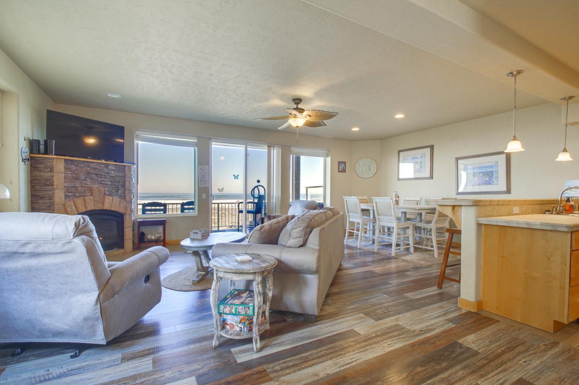 Quiet Waterfront Escape With Hot Tub And Beach Access! Gold Beach Zewnętrze zdjęcie